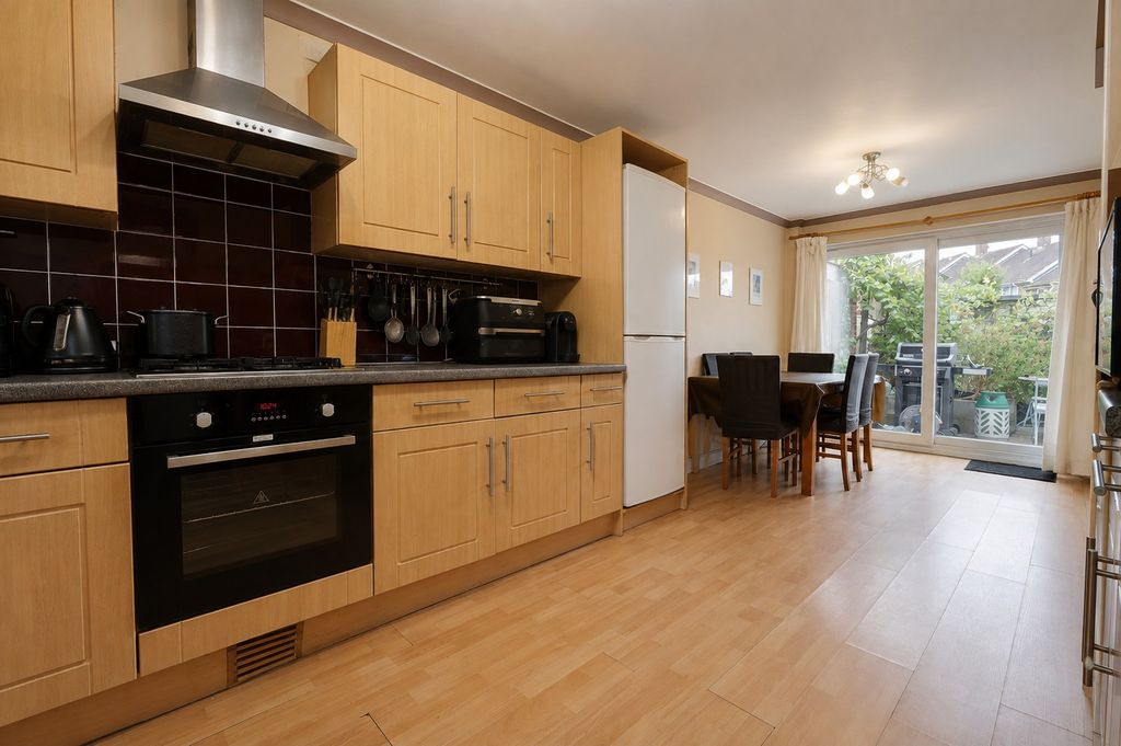 Property photo 2 of 13 5386131