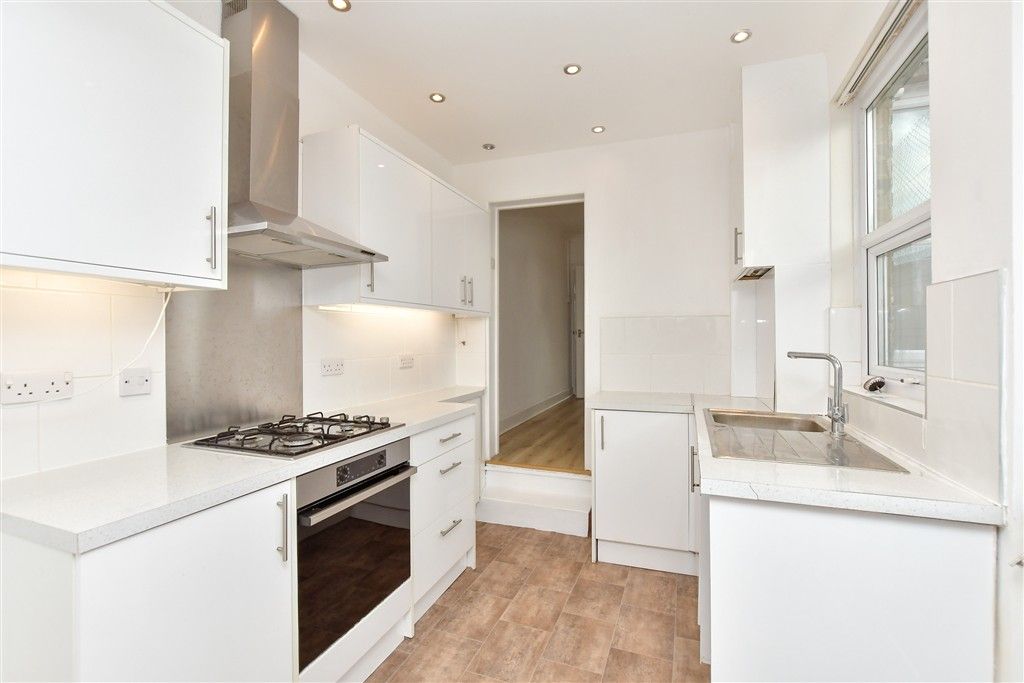 Property photo 2 of 10 Kitchen