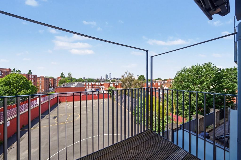 Property photo 2 of 12 Balcony