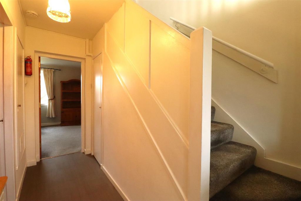 Property photo 2 of 28 Ent Hall.Jpg