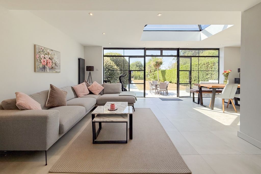 Property photo 2 of 26 5285354