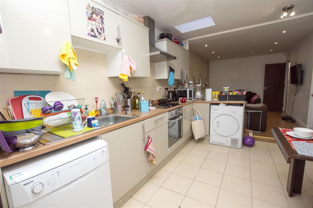 Property photo 2 of 11 Approach