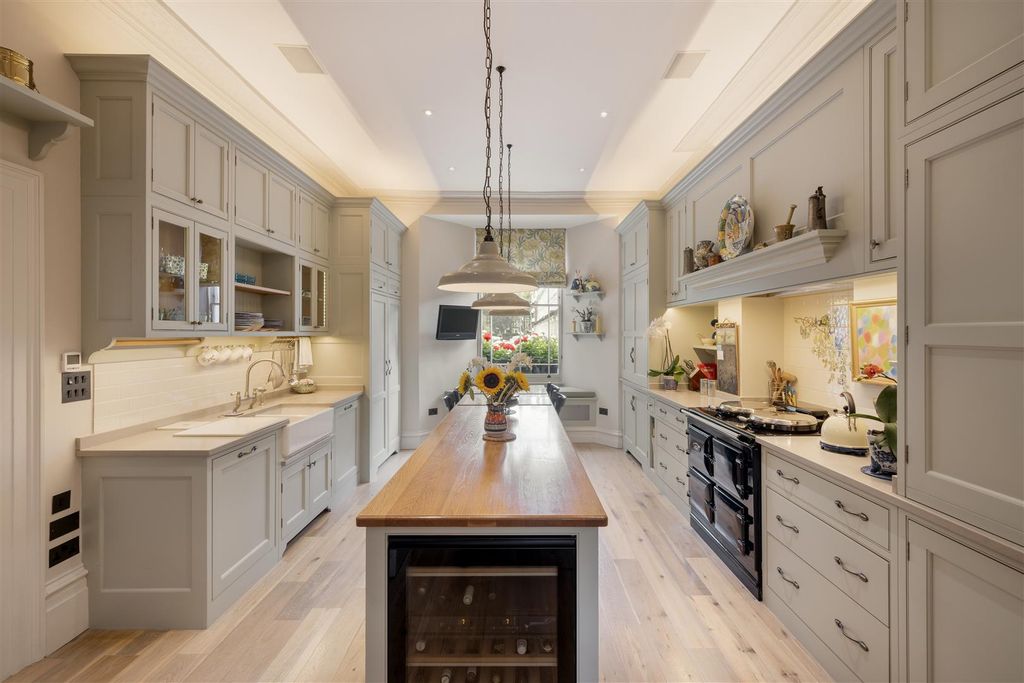 Property photo 3 of 29 Maskells-32 Norland Square-37_Hi.Jpg