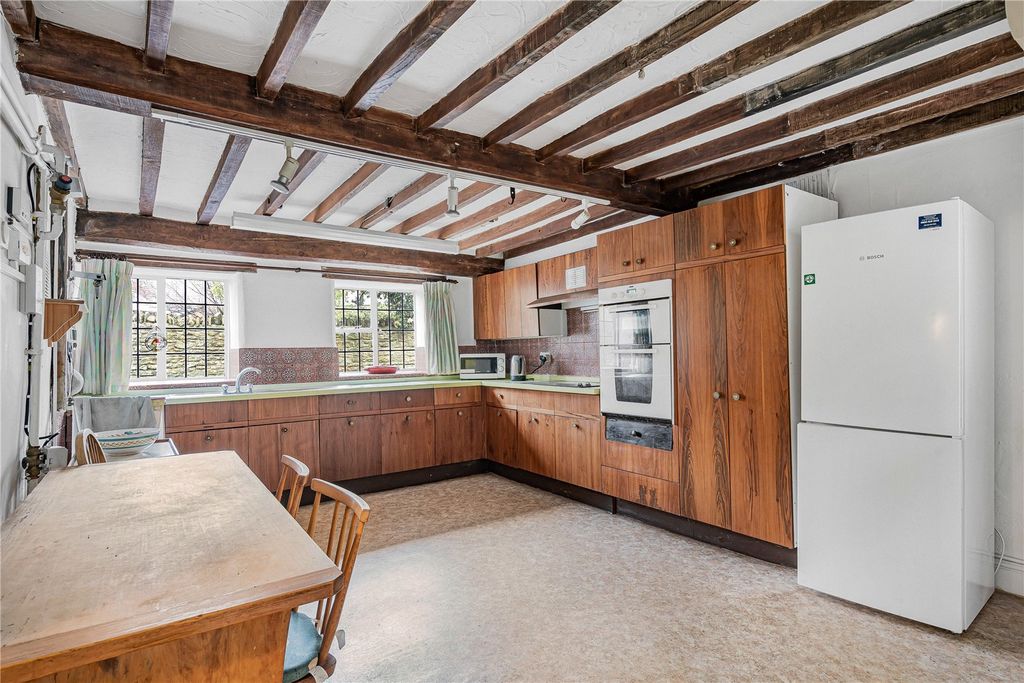 Property photo 3 of 10 Kitchen