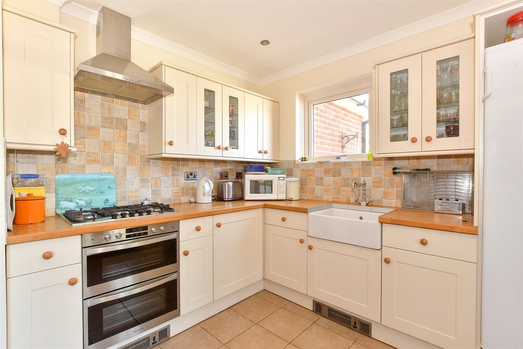 Property photo 3 of 13 Kitchen