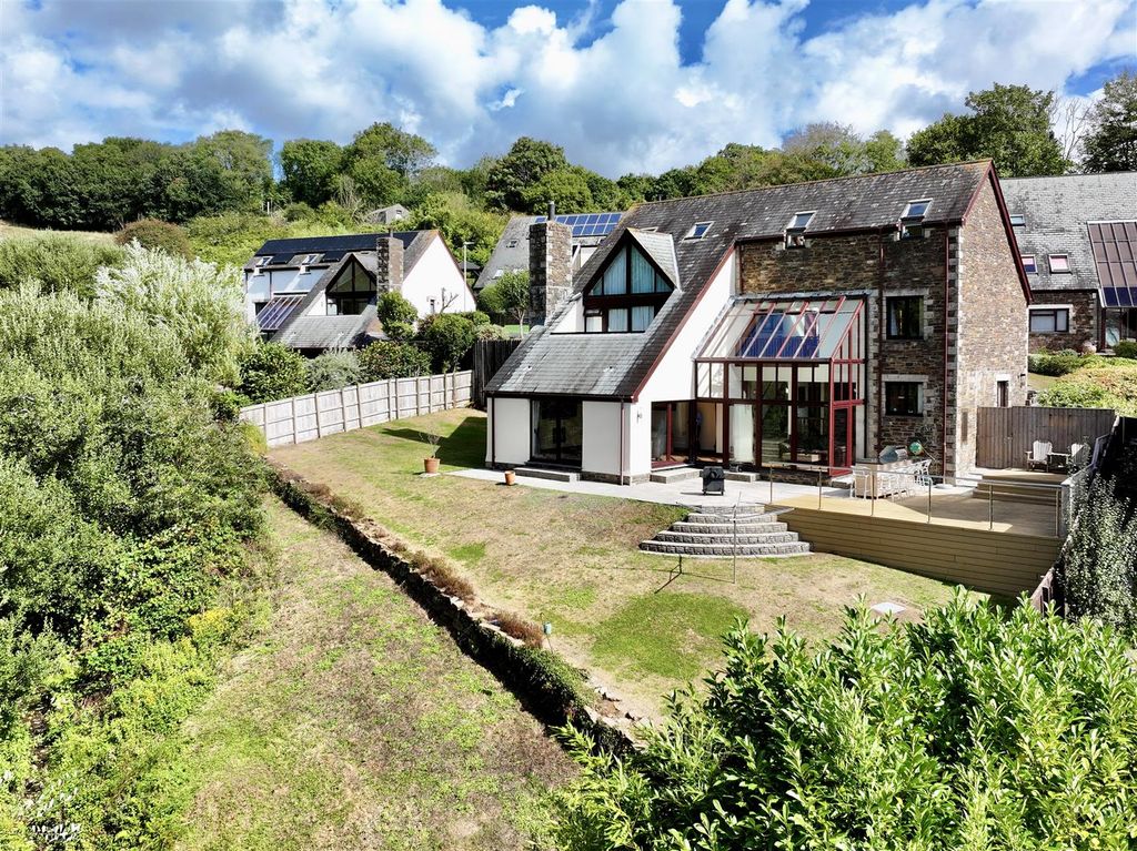 Property photo 2 of 49 Plintona View, Plympton, Plymouth Pl7 4Bx