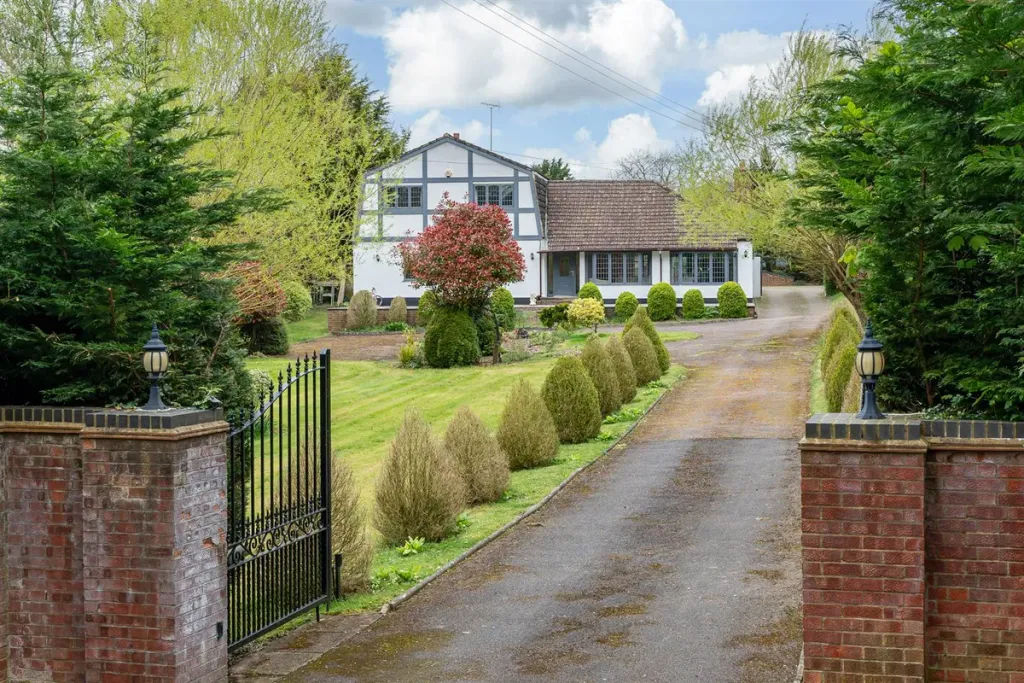 Property photo 2 of 43