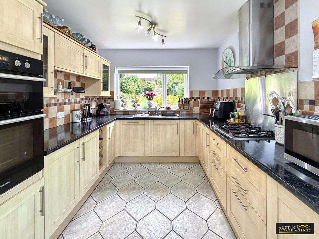 Property photo 2 of 24 Kitchen