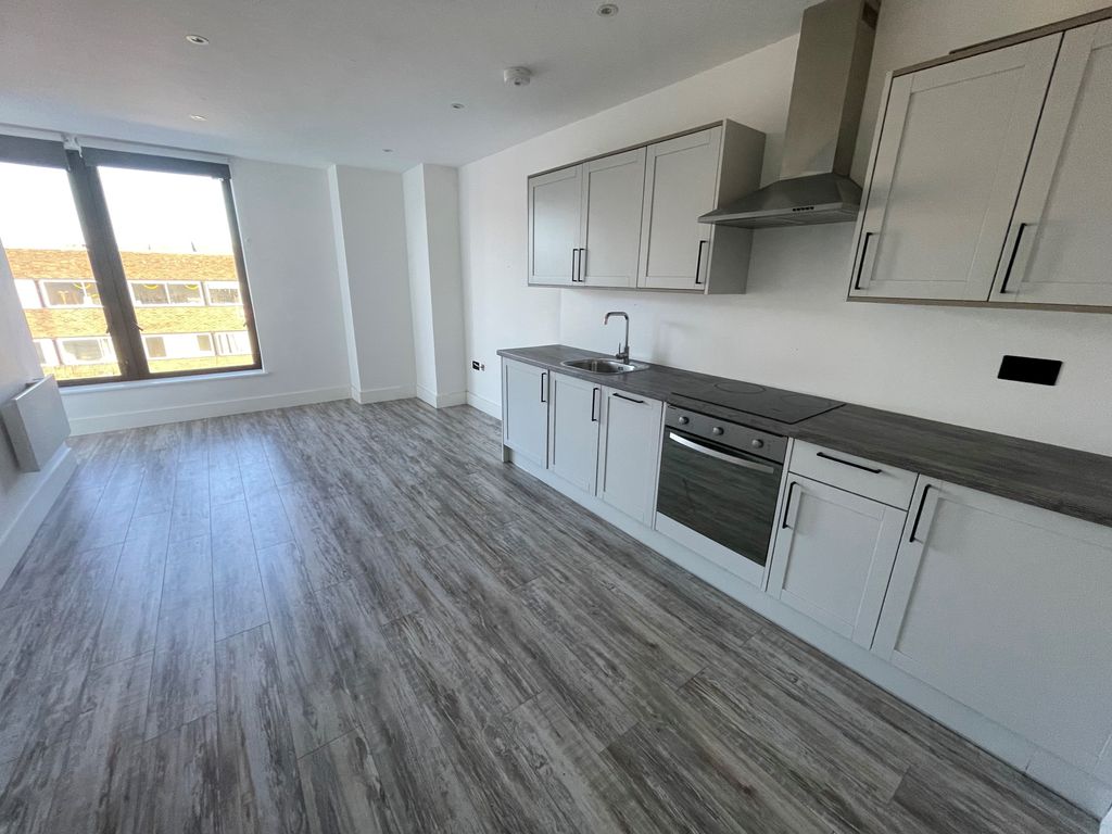 Property photo 2 of 6 Bedroom