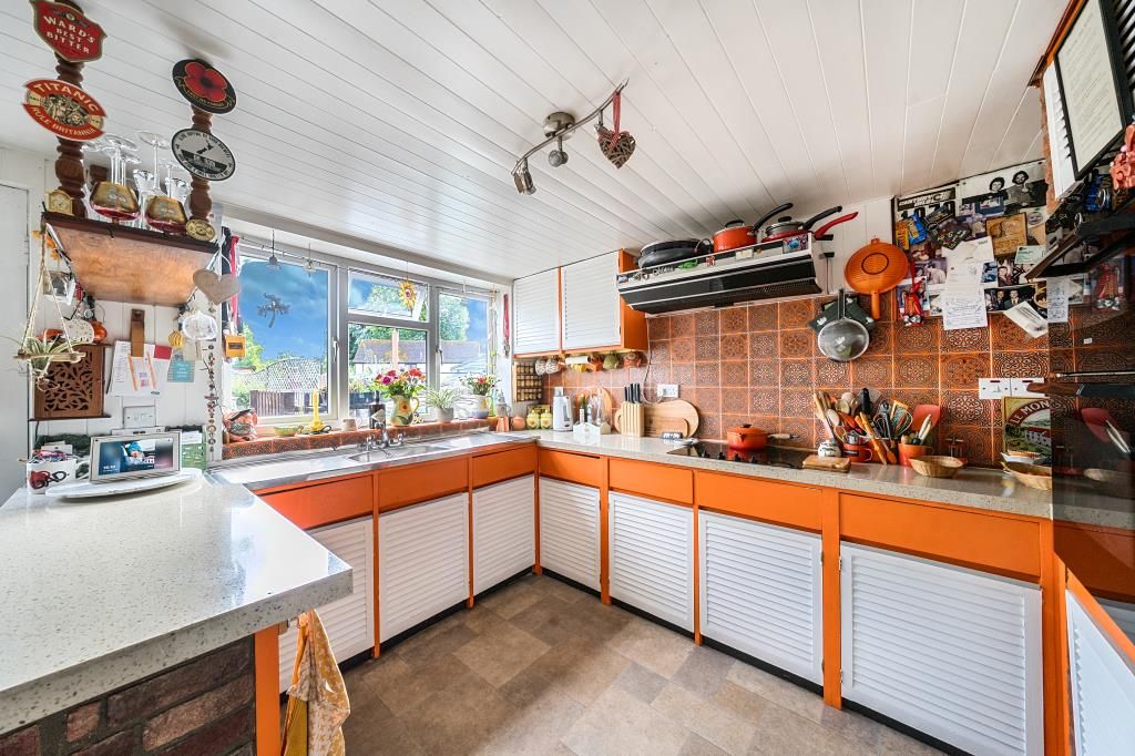 Property photo 2 of 20 Kitchen