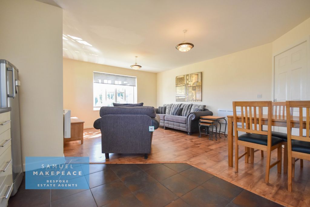 Property photo 3 of 21 Gallery