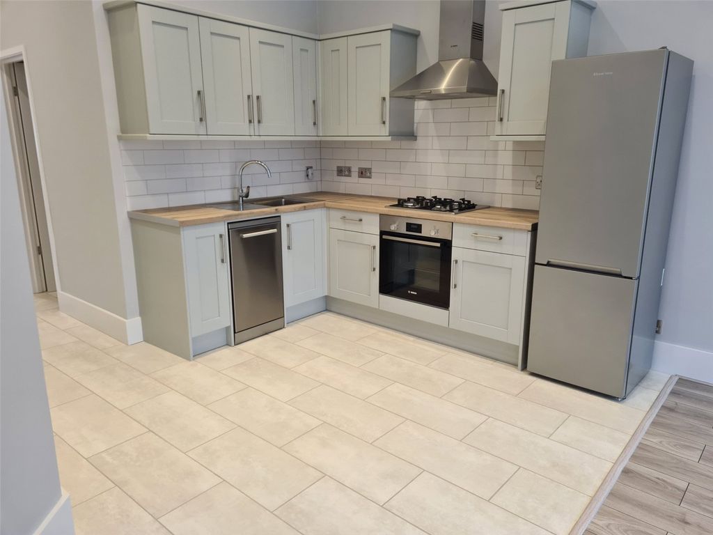 Property photo 1 of 8 Reception/Kitchen