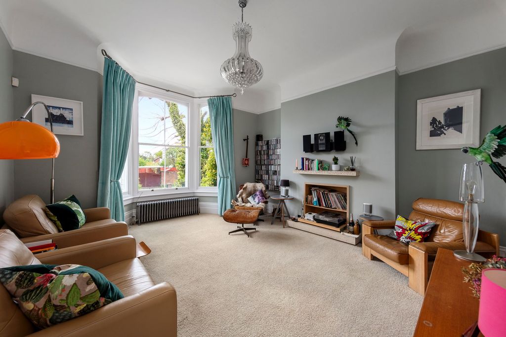 Property photo 3 of 52