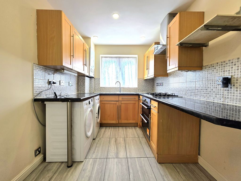 Property photo 1 of 12 6