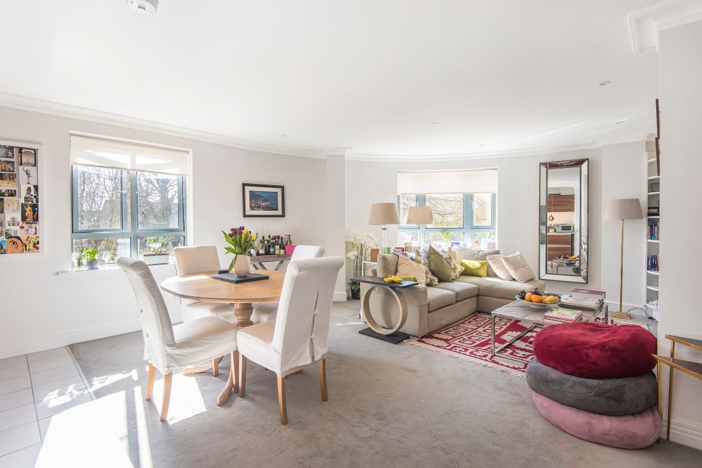 Property photo 1 of 10 Sitting Room