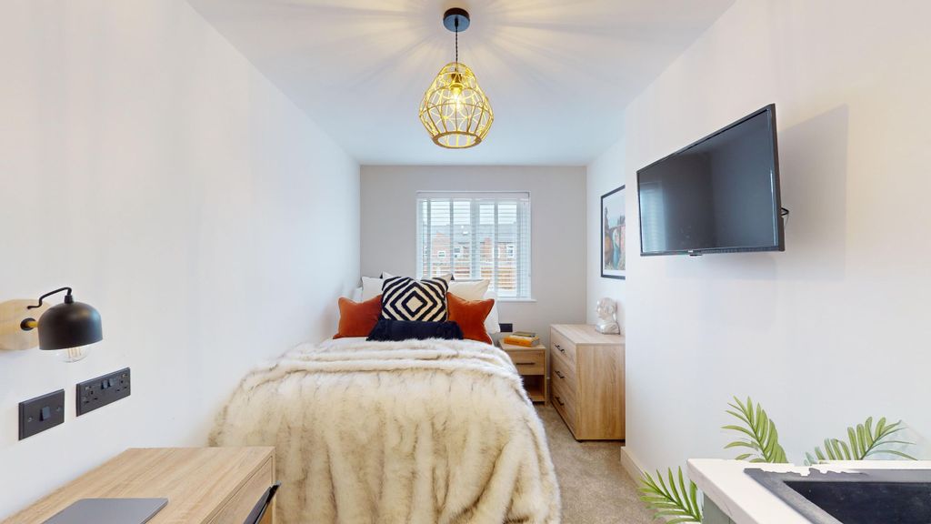 Property photo 2 of 12