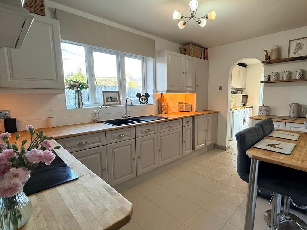 Property photo 2 of 31