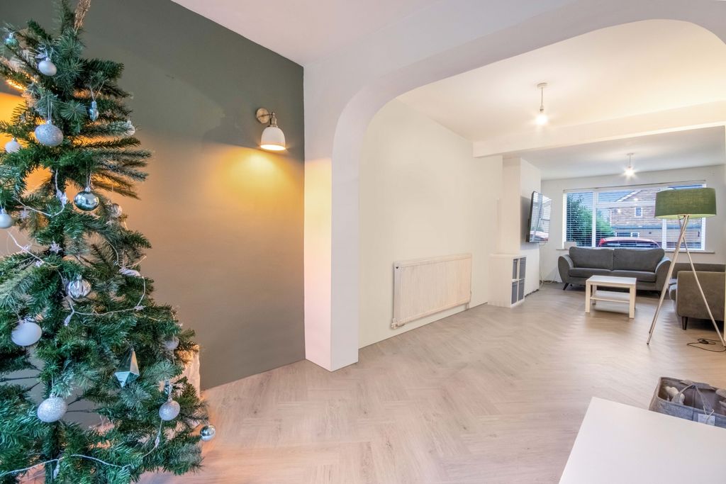 Property photo 3 of 17 Kennedy-07