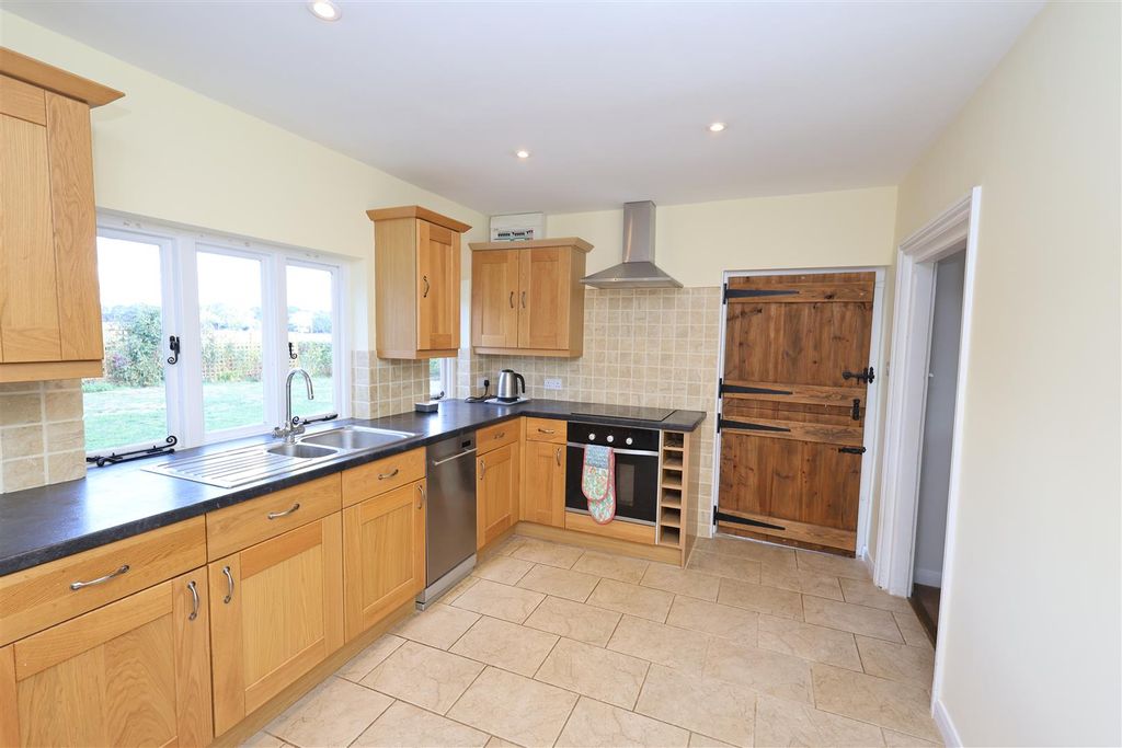 Property photo 3 of 22 Kitchen
