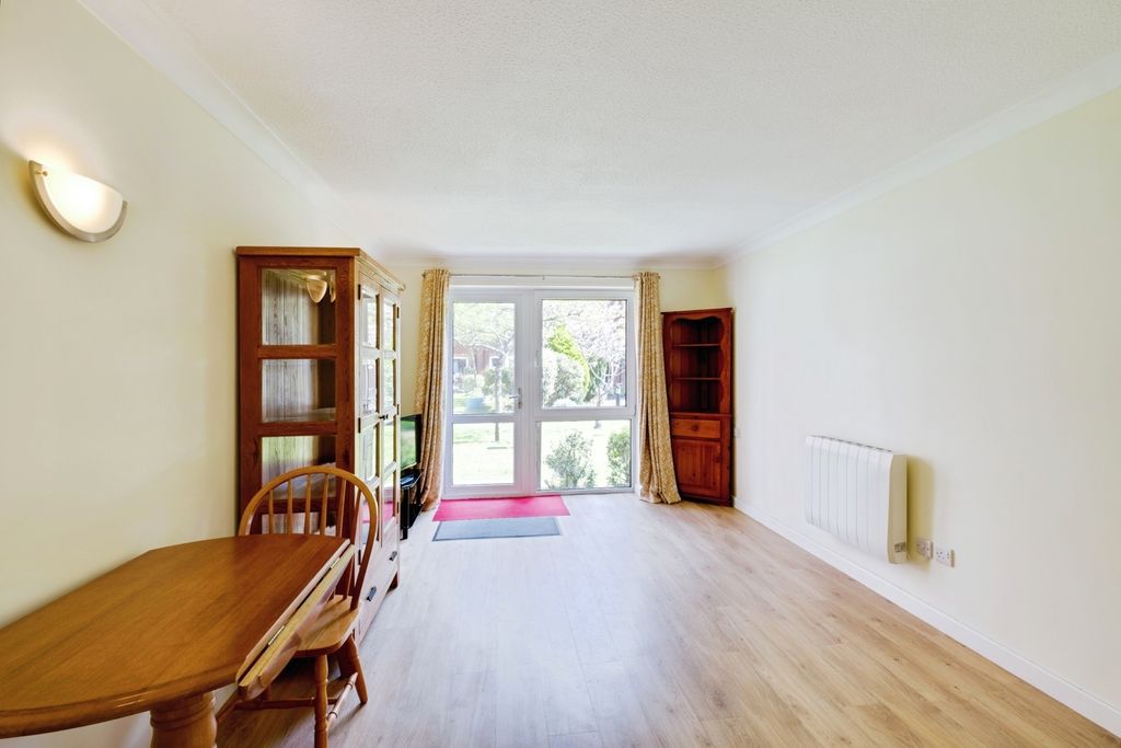 Property photo 3 of 11 Lounge