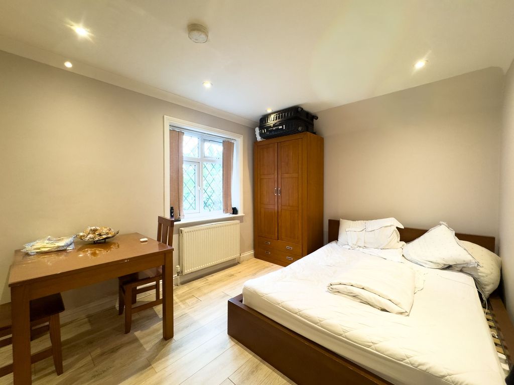 Property photo 1 of 3