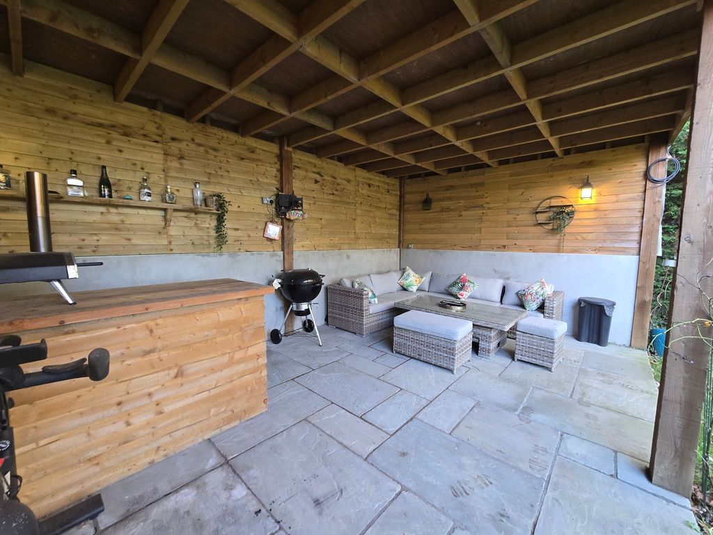 Property photo 3 of 25 Outside