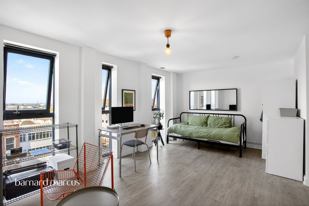 Property photo 2 of 11