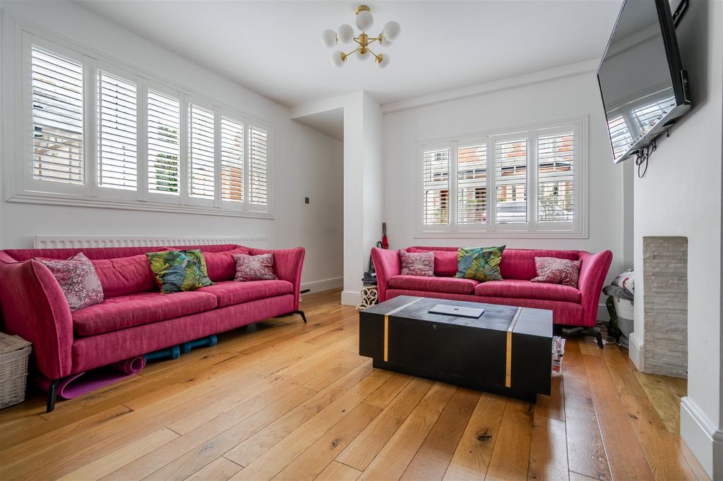 Property photo 2 of 10