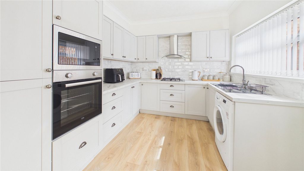 Property photo 3 of 11 Picture No. 15