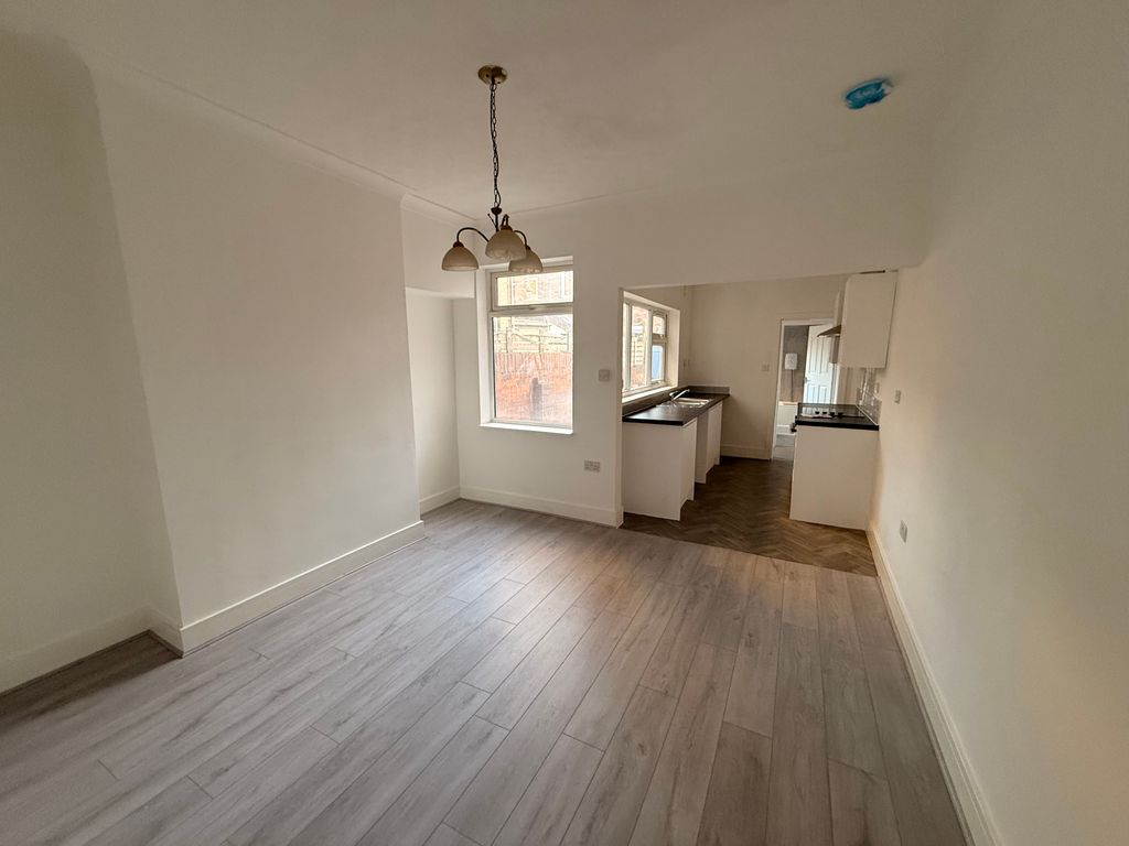 Property photo 2 of 8 Img_7043