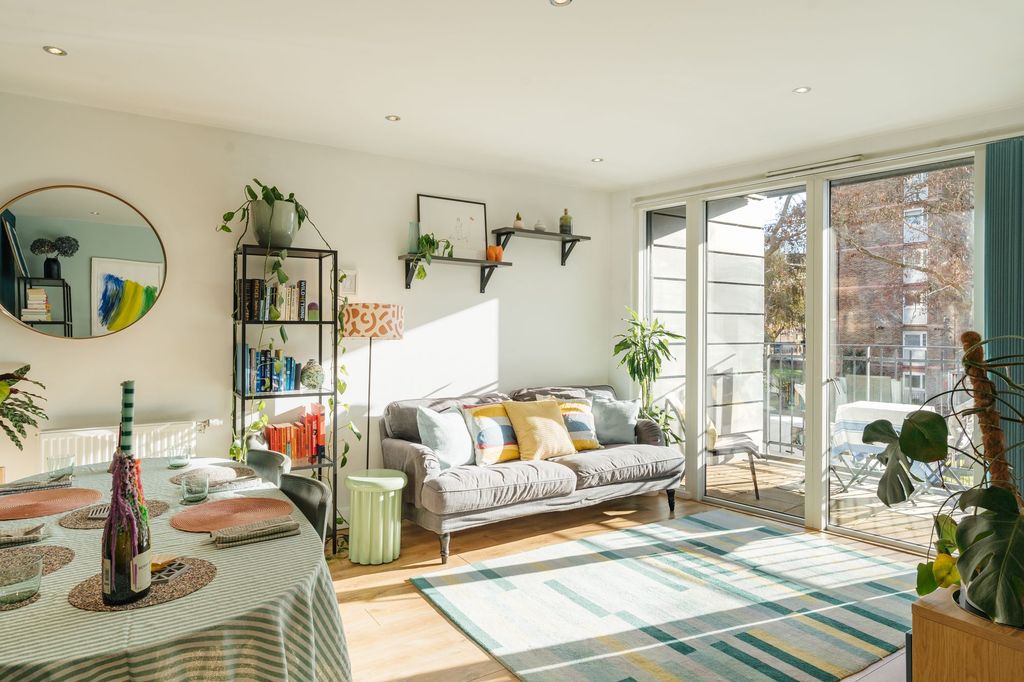 Property photo 1 of 12 Capital Mill Apartments, E2