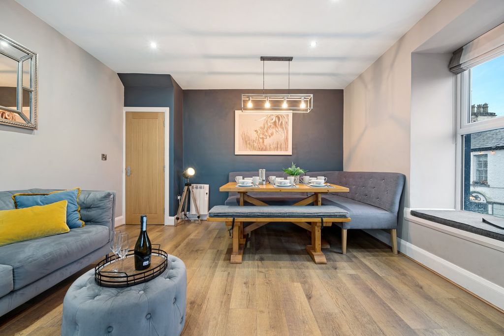 Property photo 2 of 32