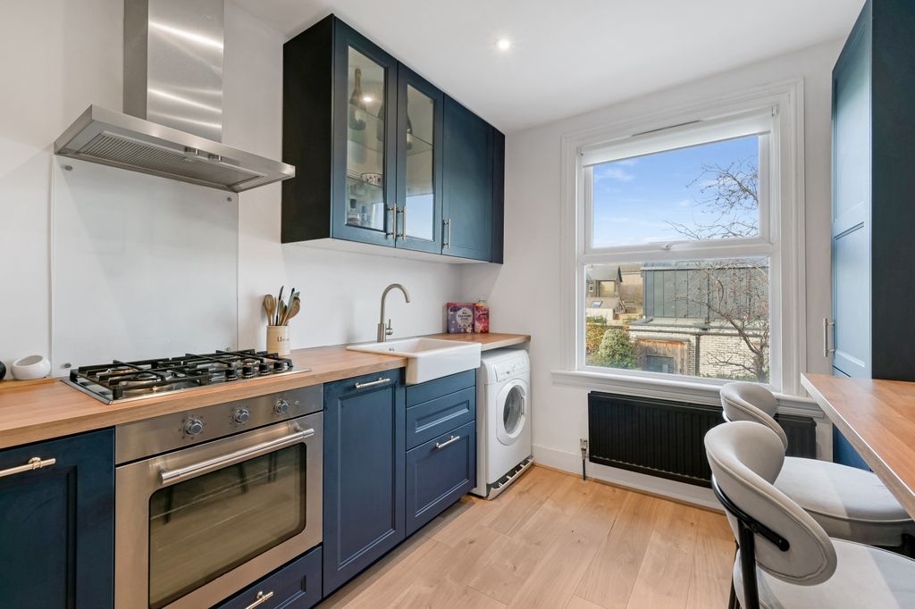 Property photo 2 of 18 Picture No. 15