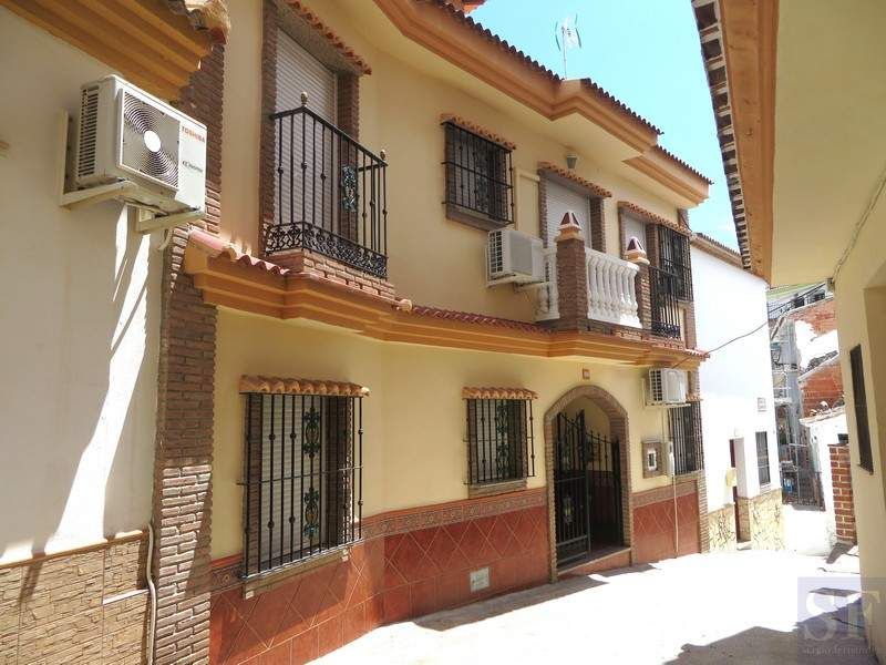 Property photo 1 of 12