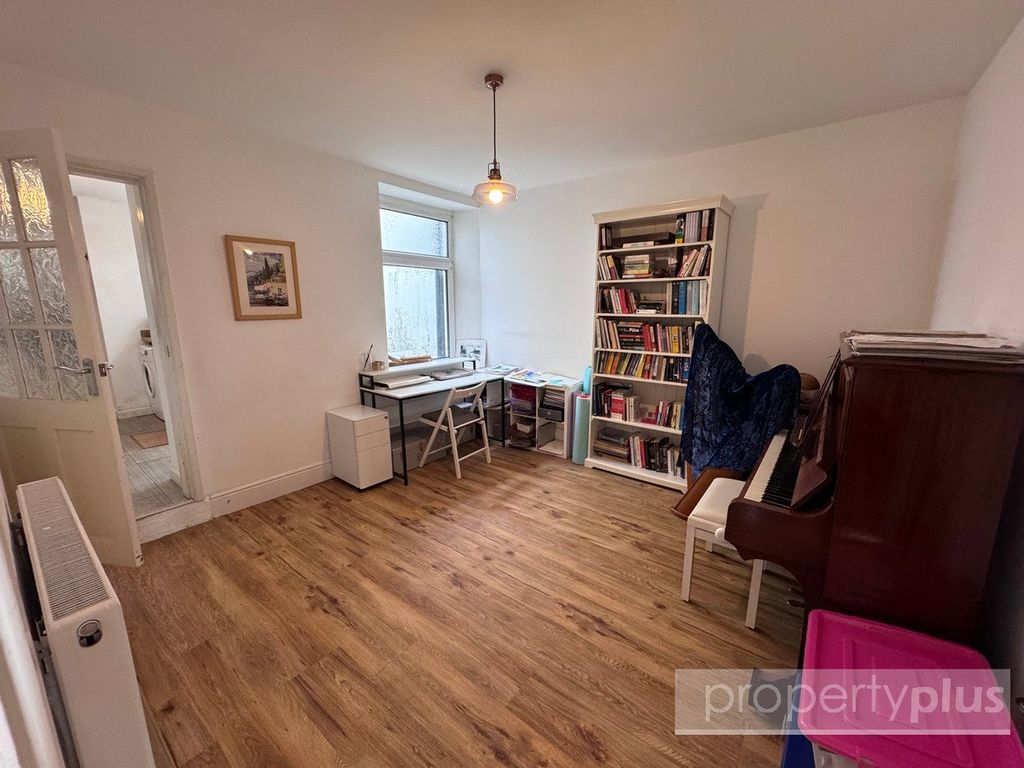 Property photo 3 of 12 Picture No. 10
