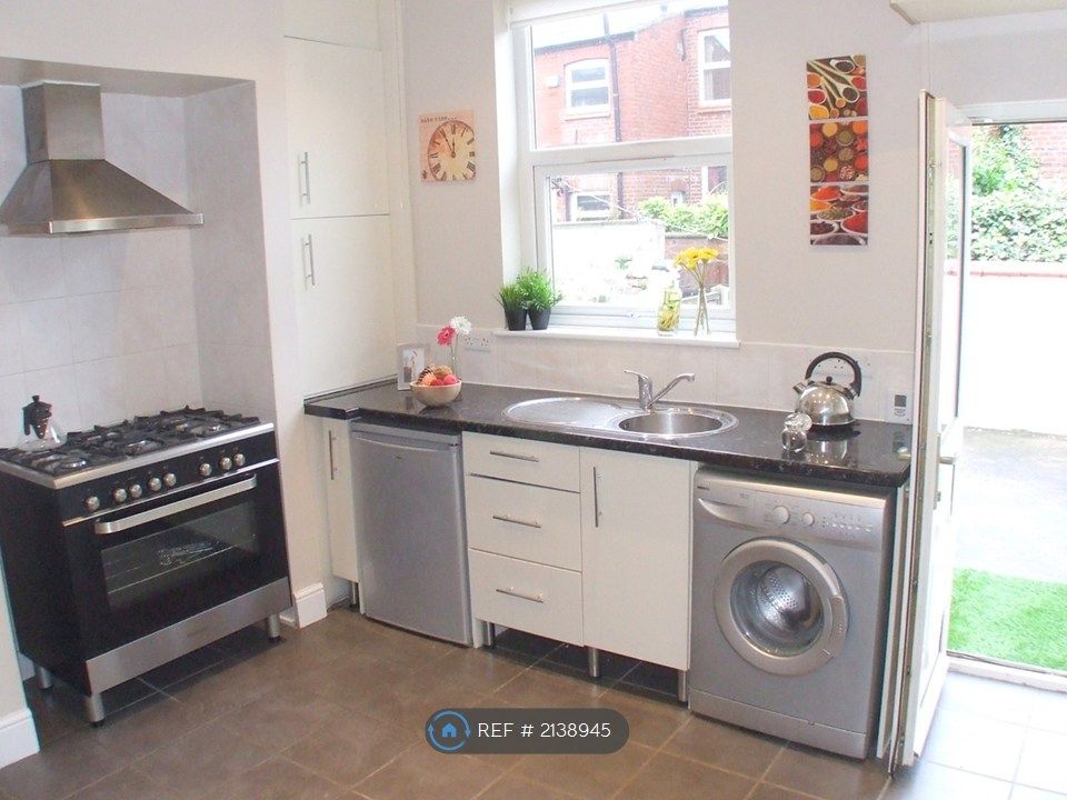 Property photo 2 of 8 Kitchen