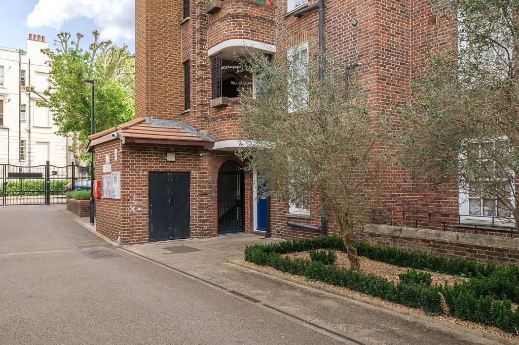 Property photo 1 of 17 External View