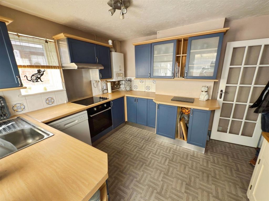 Property photo 3 of 14 33 Dixon Dr (3).Jpg