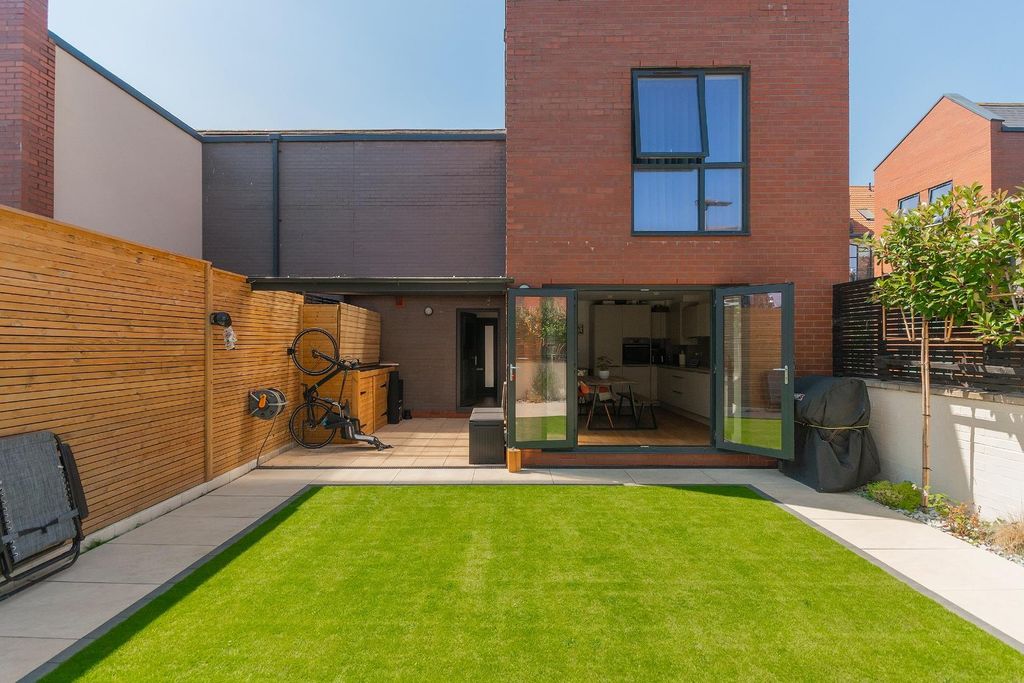Property photo 3 of 47 0P2Wgk - Garden C.Jpg