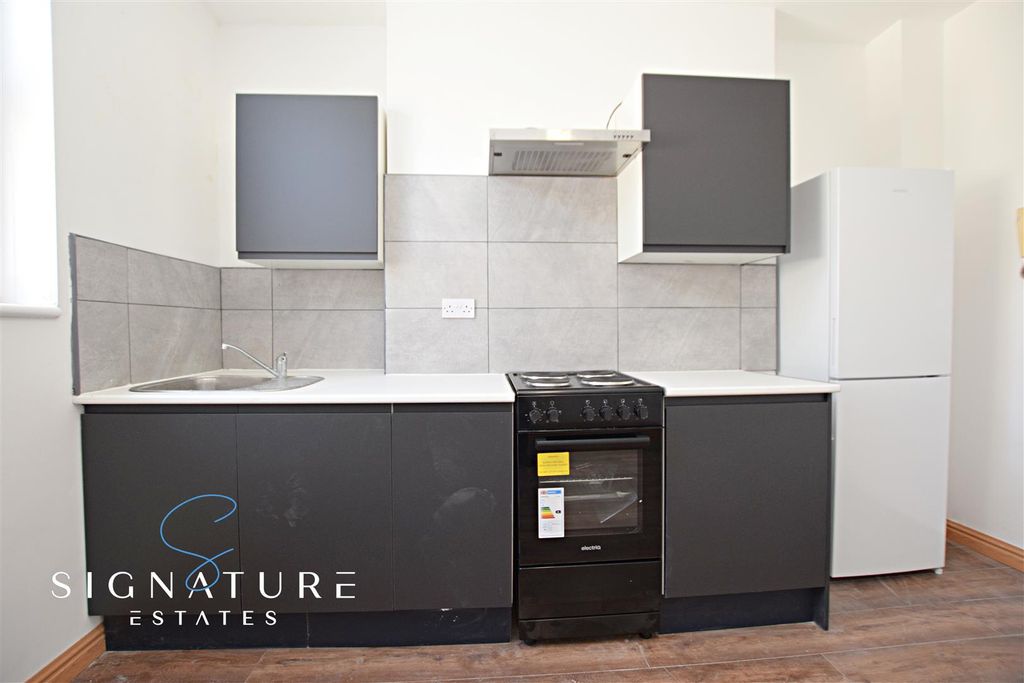 Property photo 3 of 9 Kitchen Area