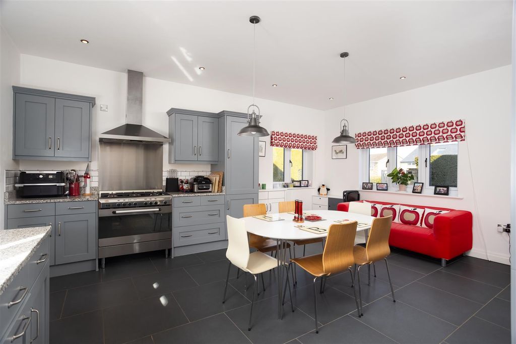 Property photo 2 of 27 00009.Jpg