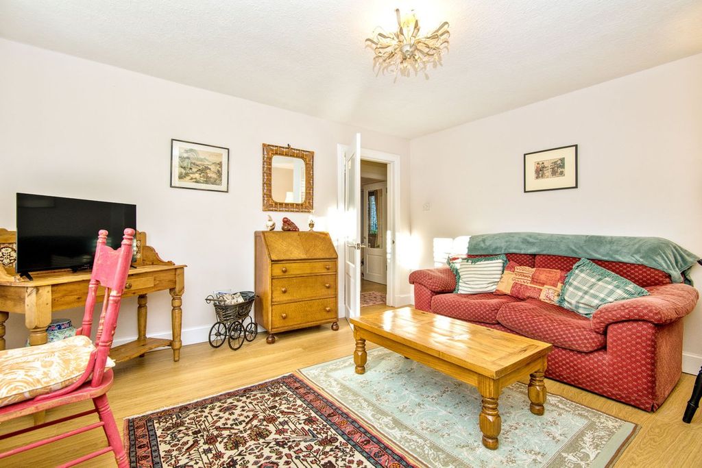 Property photo 3 of 10