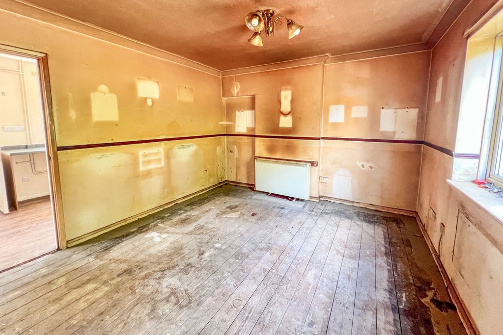 Property photo 2 of 14 33 Hollow Way, Bradenstoke, Chippenham, Wiltshire, Sn15 4Ex