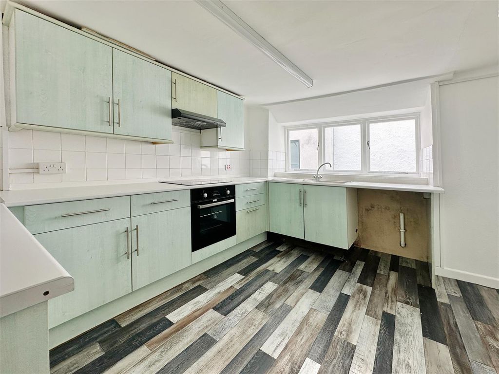 Property photo 3 of 14 Kitchen.Jpg