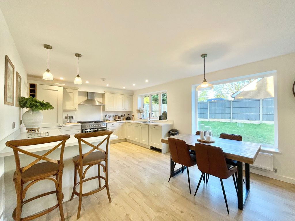 Property photo 3 of 31