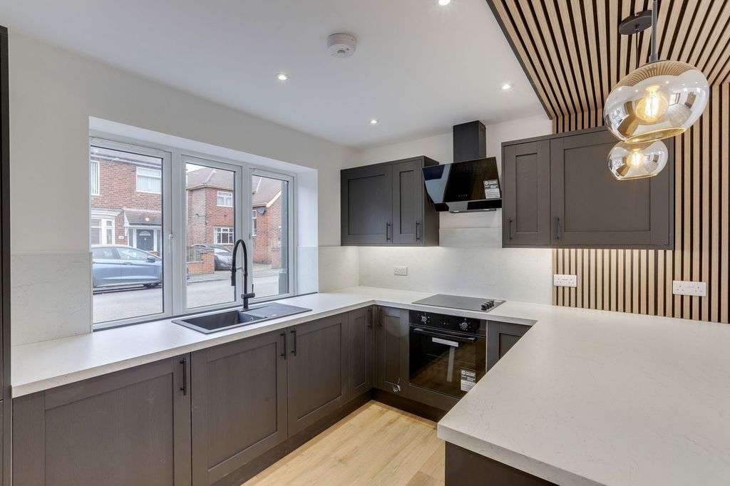 Property photo 2 of 26