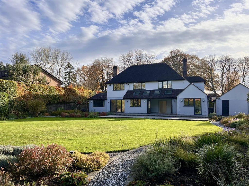 Property photo 1 of 21 Autumnal Rear Garden.Jpg