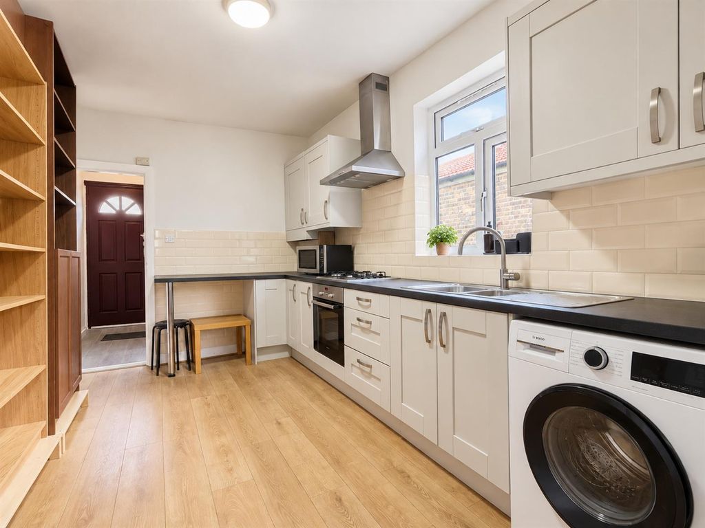 Property photo 2 of 8 03 Kitchen.Jpg
