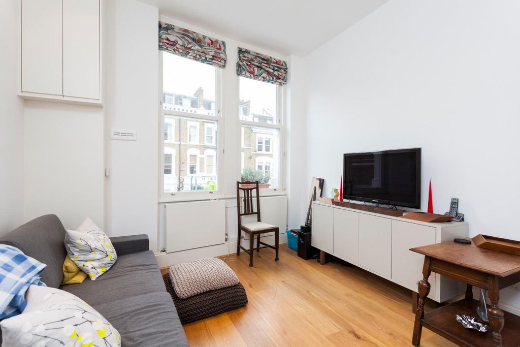 Property photo 3 of 5 Lettings Hammersmith Sinclair Road- Reception (2).