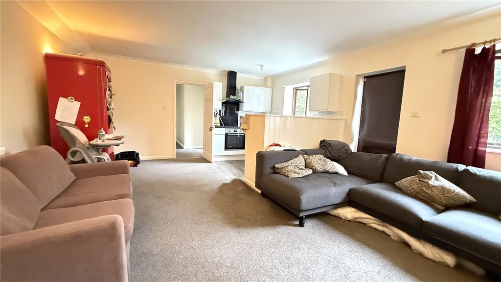 Property photo 3 of 10 Sitting Room/Kitchen